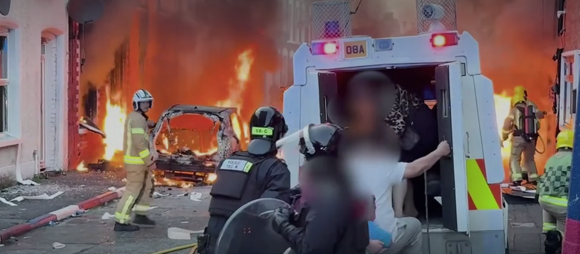 atac proteste violente belfast sursa bbc