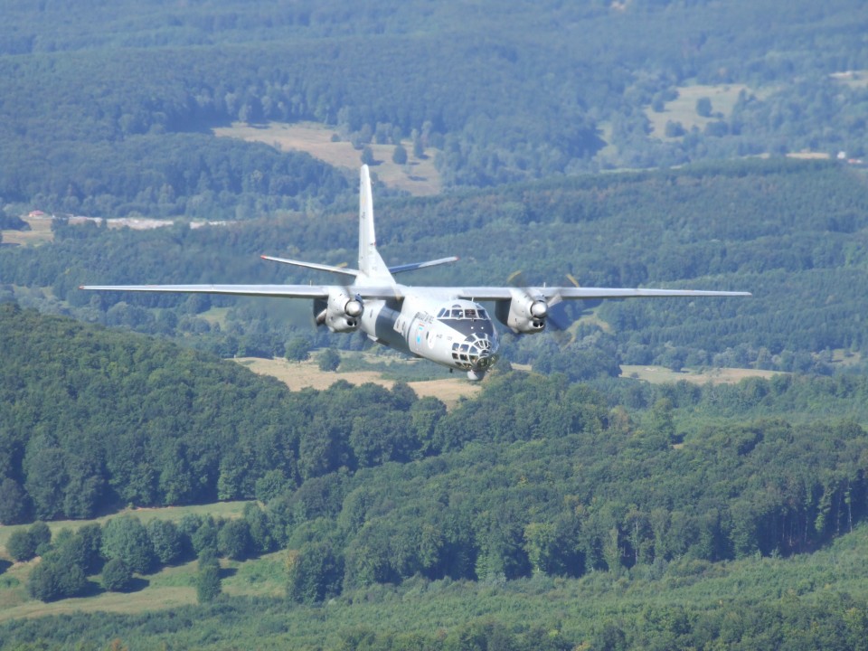 avion militar survol iasi Antonov An-30