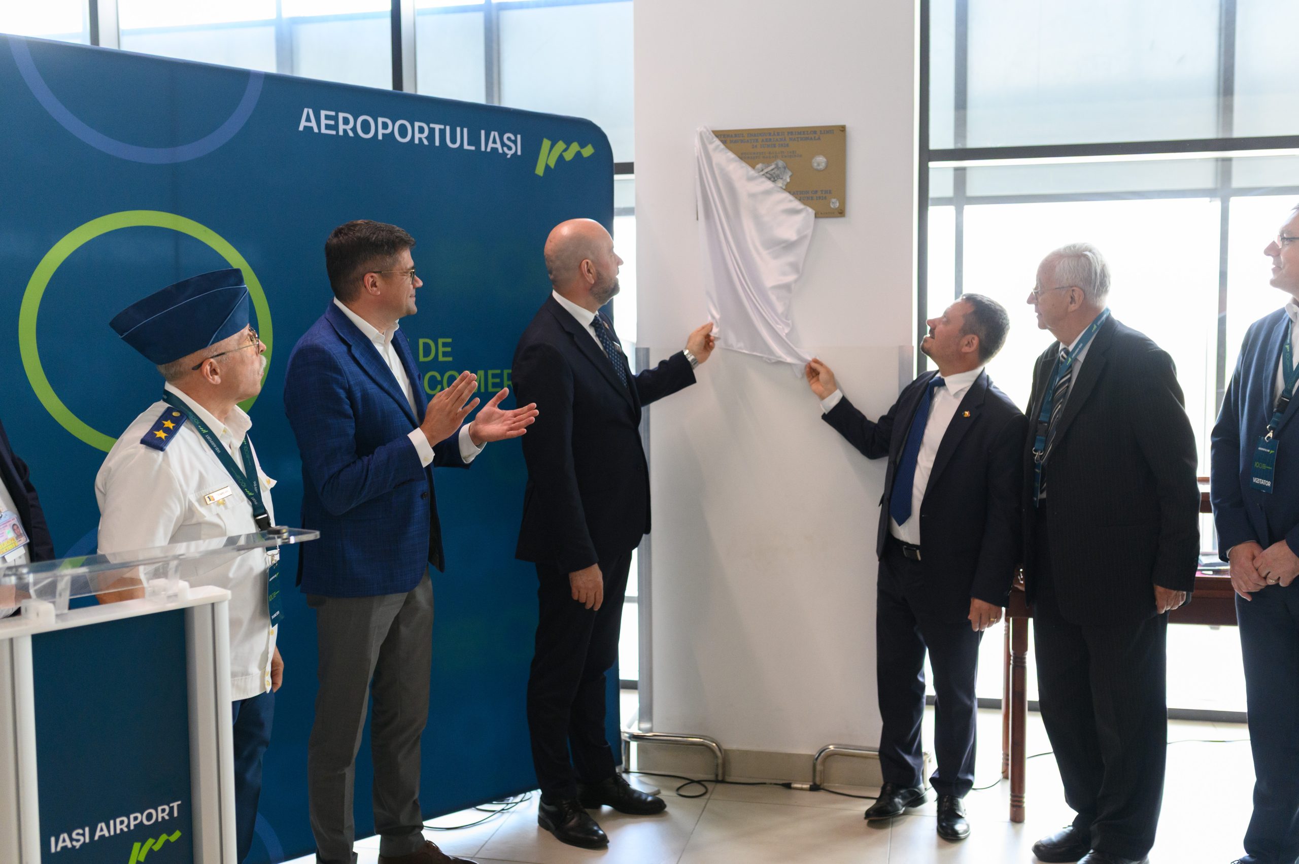 centenar aeroport iasi zbor comercial