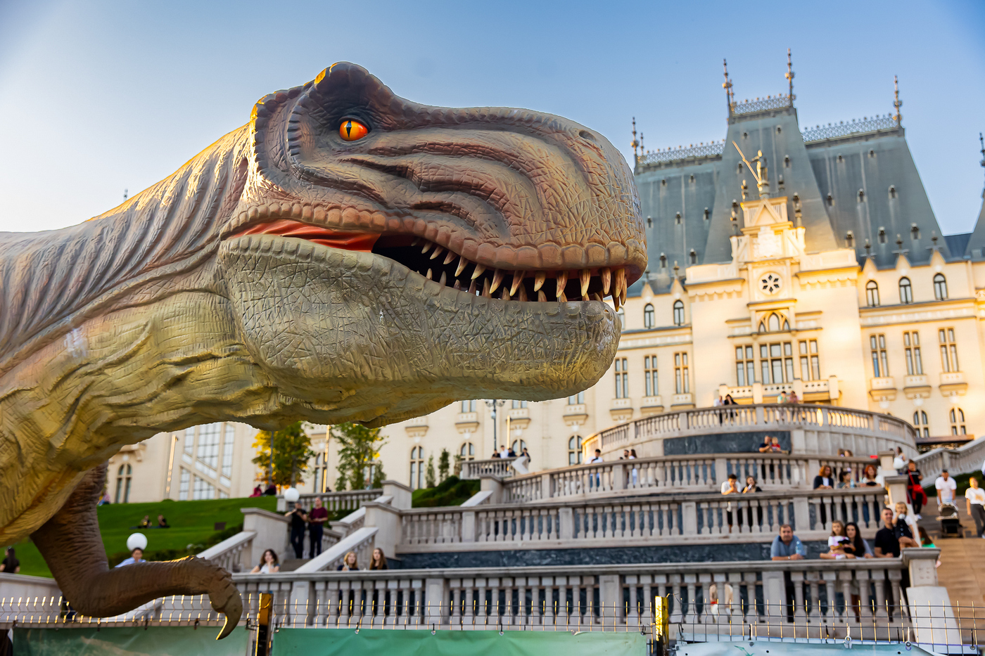 expozitie dinozauri palas maill iulie 2026
